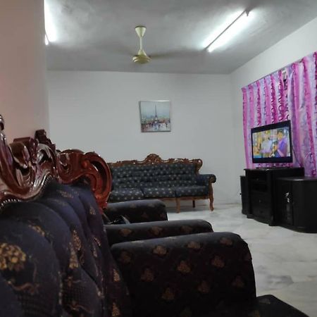 Homestay Pd Порт-Діксон Екстер'єр фото