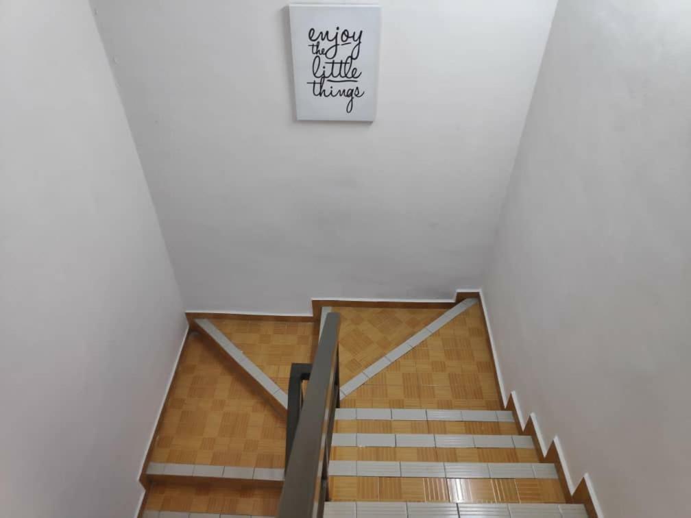 Homestay Pd Порт-Діксон Екстер'єр фото